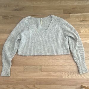 ARITIZIA XS BABATON OATEMEAL CROPPED SWEATER